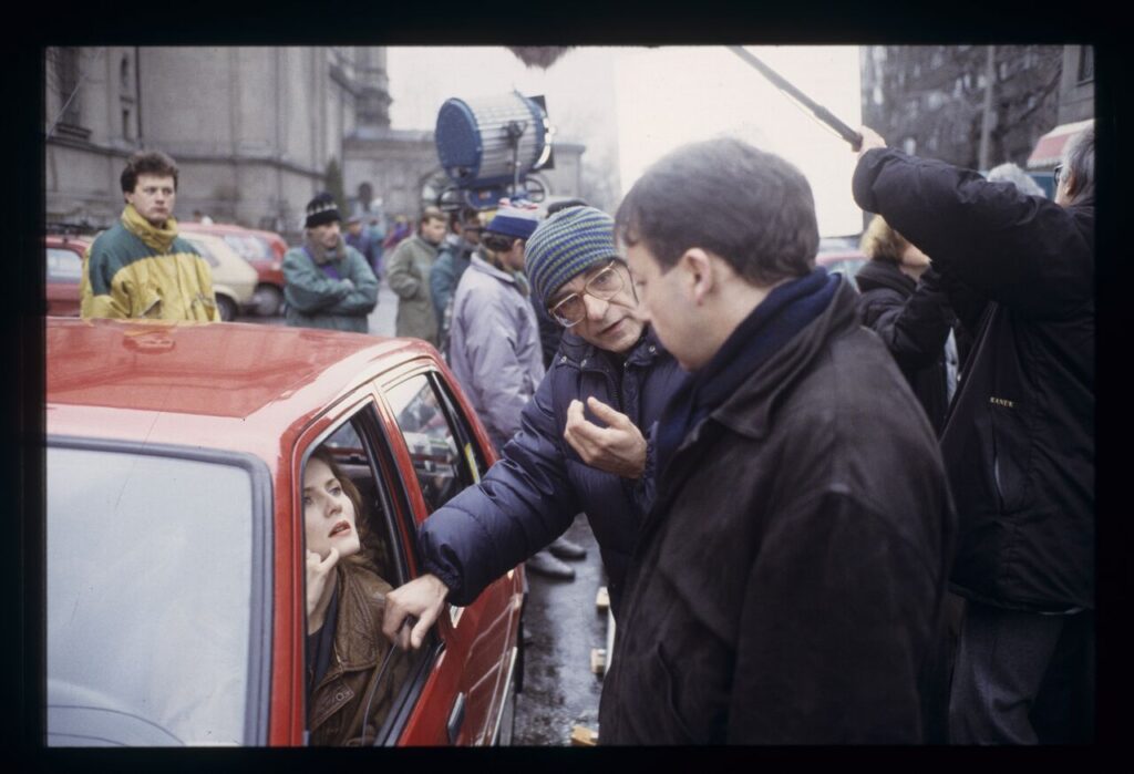Krzysztof Kieślowski (director), Grażyna Szapołowska (as "Blondynka"), and Zbigniew Zamachowski (Karol).