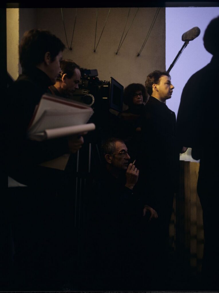 Zbigniew Zamachowski (who plays Karol), Krzysztof Kieślowski (director) and others on the set.