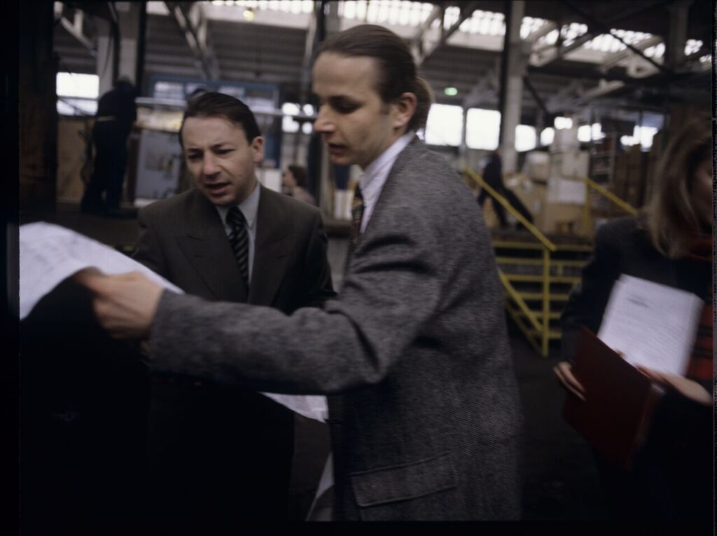 Karol (Zbigniew Zamachowski), as an efficient businessman, analyzes the documents.