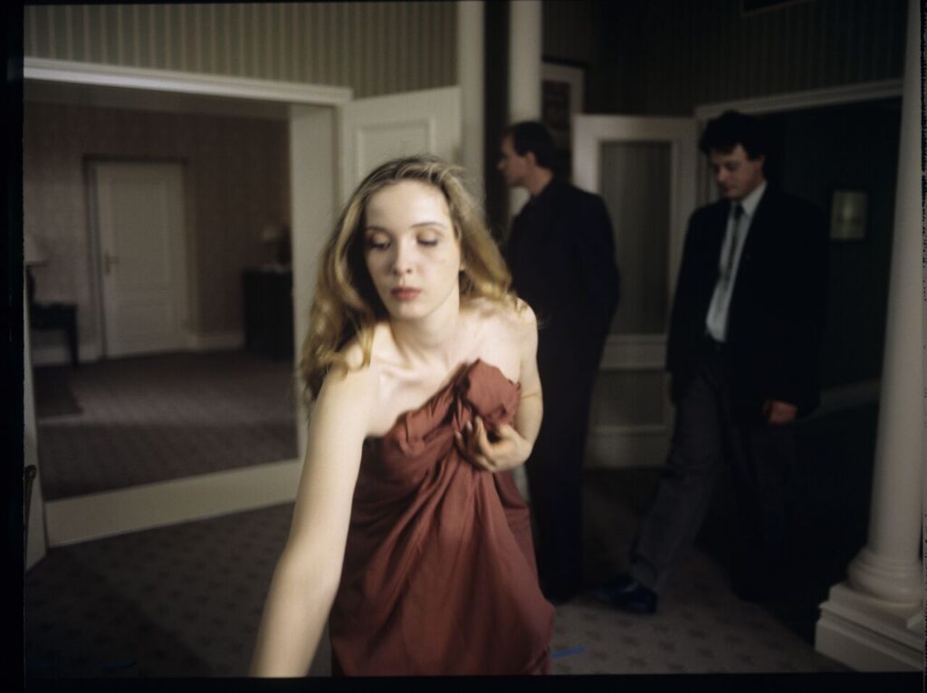 Dominique (Julie Delpy) lets the police into her hotel suite.