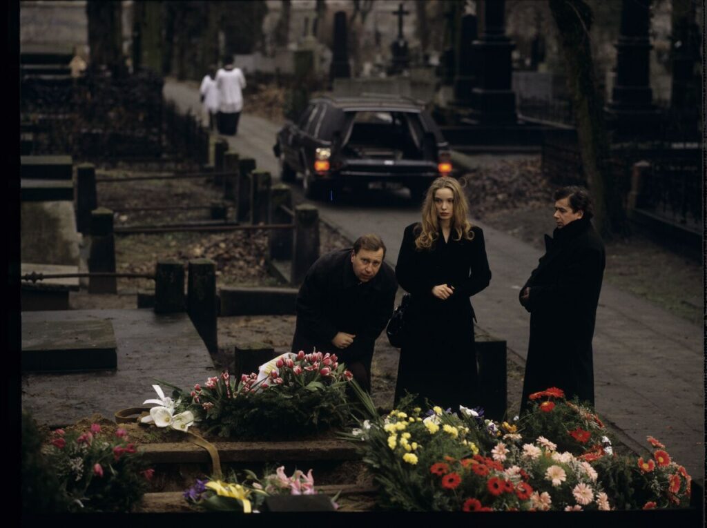 Karol's funeral (Zbigniew Zamachowski).