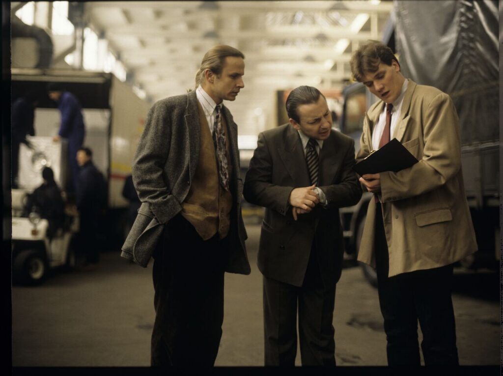 Karol (Z. Zamachowski), an efficient businessman, analyzes documents presented to him by employees of his new company.