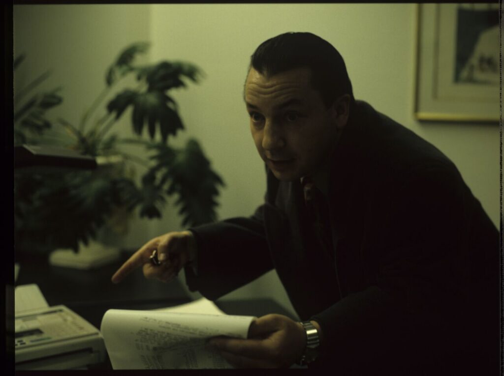 Karol (Z. Zamachowski), a dynamic businessman, analyzes documents presented to him by employees of his new company.