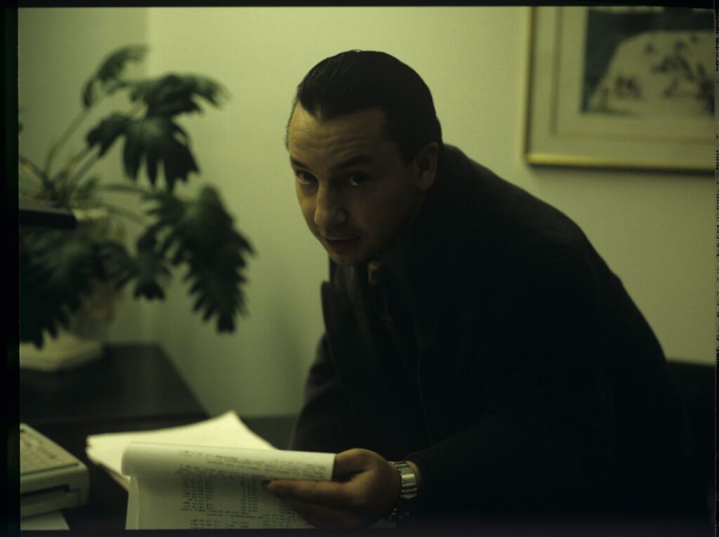 Karol (Z. Zamachowski), an efficient businessman, signs documents presented to him by employees of his new company.