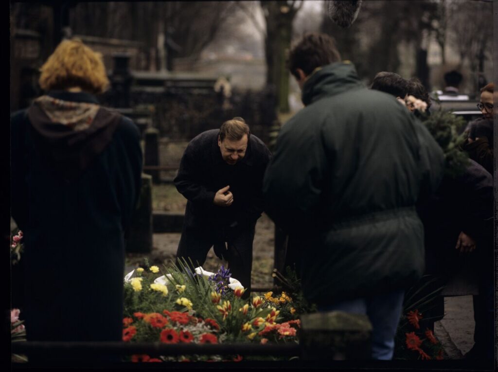 Karol's funeral scene (Zbigniew Zamachowski).