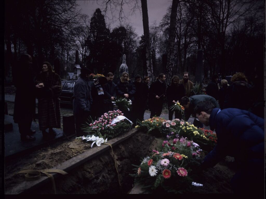 Karol's funeral scene (Zbigniew Zamachowski).
