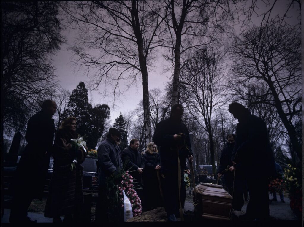 Karol's funeral scene (Zbigniew Zamachowski).