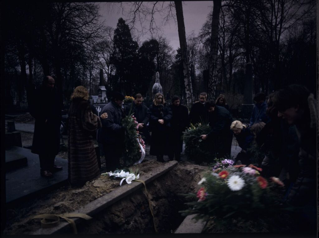 Karol's funeral scene (Zbigniew Zamachowski).