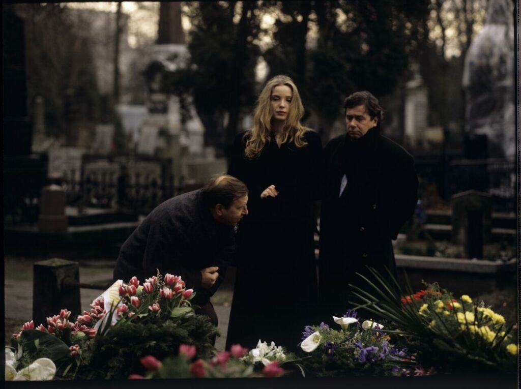 Karol's funeral scene (Zbigniew Zamachowski).