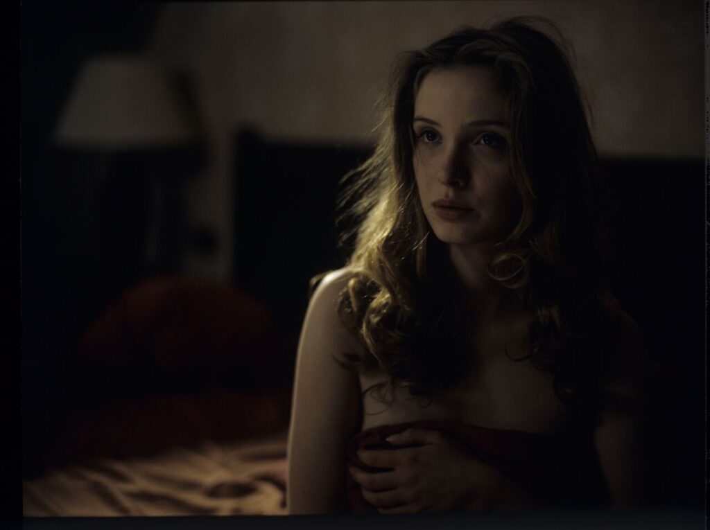 Dominique (Julie Delpy) in a hotel room after spending a night with Charles.