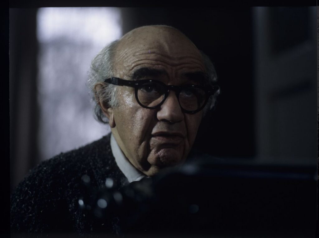 Notary (Aleksandre Bardini).