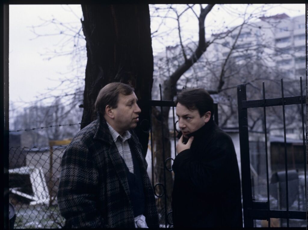 Karol (Zbigniew Zamachowski) goes to the prison where his wife, Dominique, is being held.