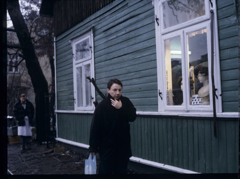 Karol (Zbigniew Zamachowski) greets the guard at the prison gate.