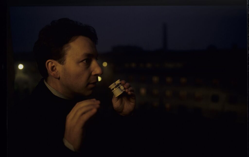 Karol (Z. Zamachowski) observes the silhouette of his ex-wife Dominique through binoculars, visible in the prison window.