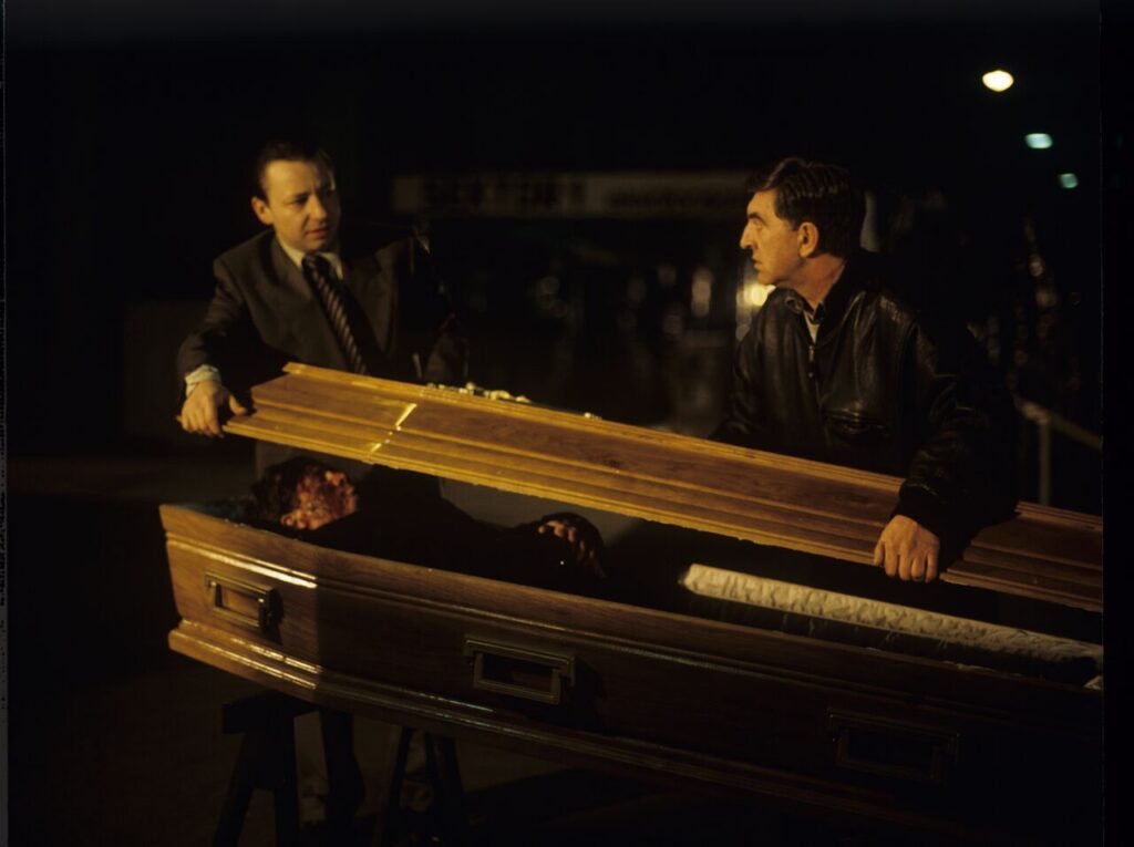 Karol (Zbigniew Zamachowski) and Mr. Bronek (Jerzy Trela) close the lid of the coffin with the "purchased" corpse.