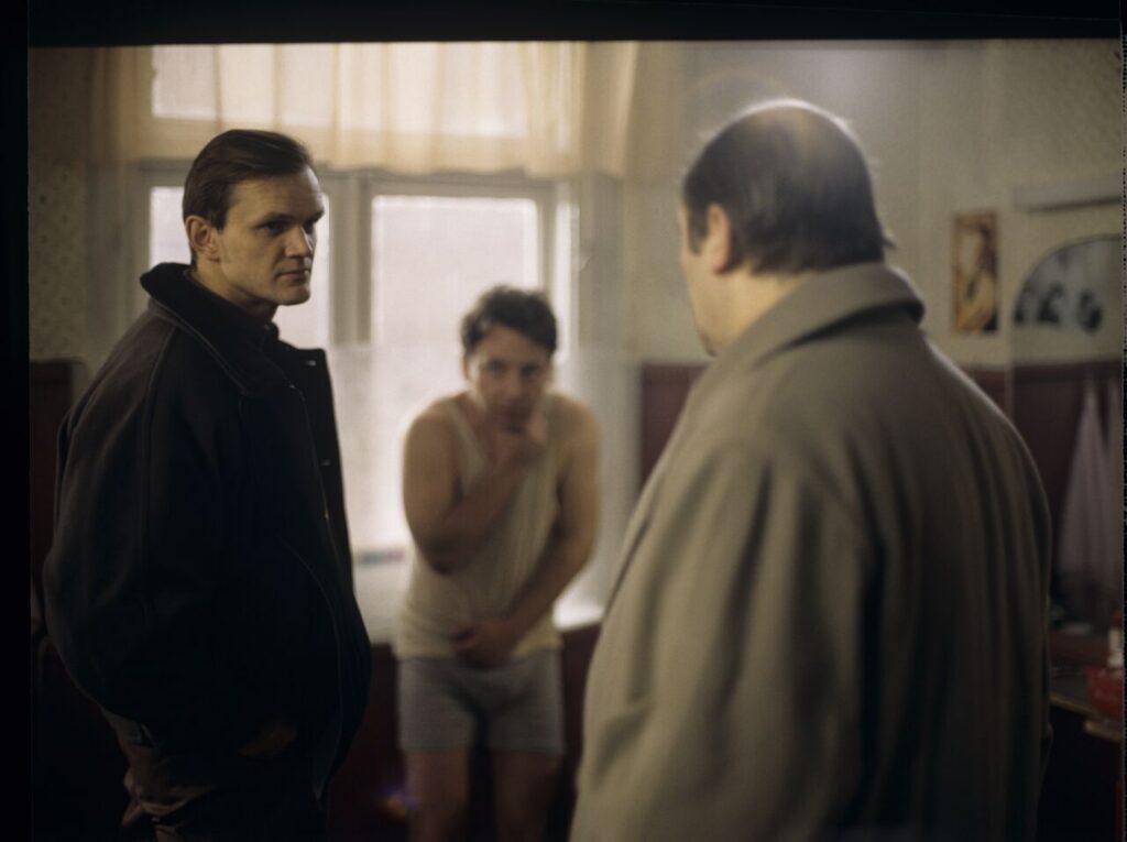 Owner of the currency exchange cureau (C. Pazura) in the scene of extorting confessions from Karolu (Z. Zamachowski)