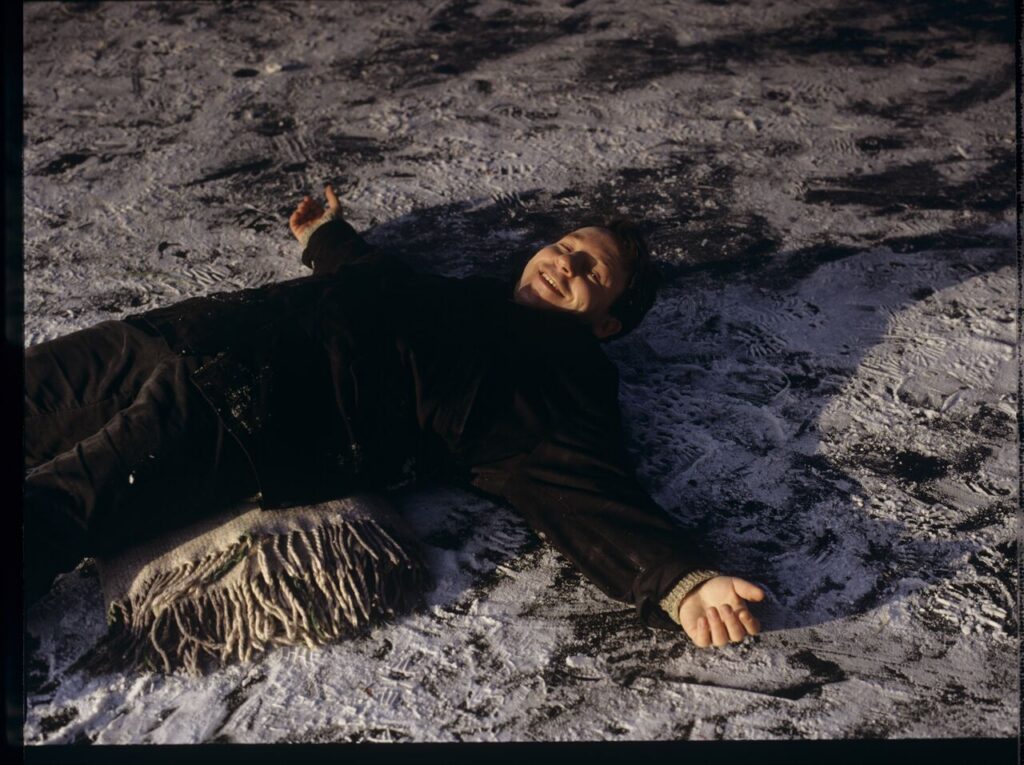 Karol (Zbigniew Zamachowski) on the ice-covered Vistula River.