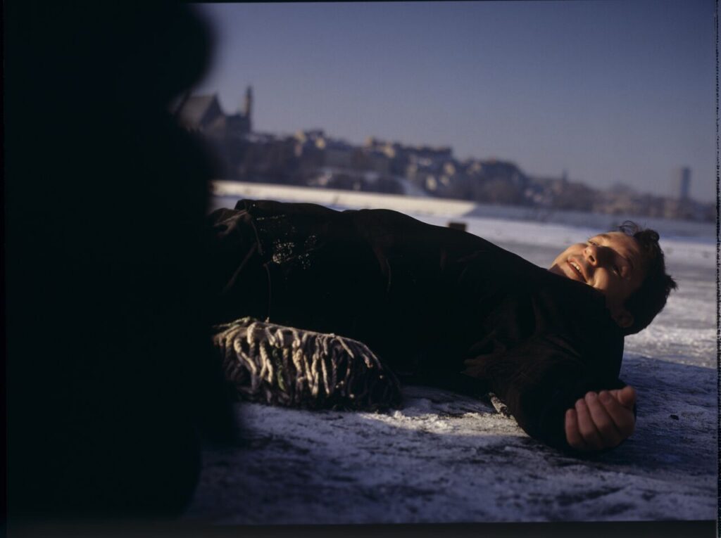 Karol (Zbigniew Zamachowski) on the ice-covered Vistula River.