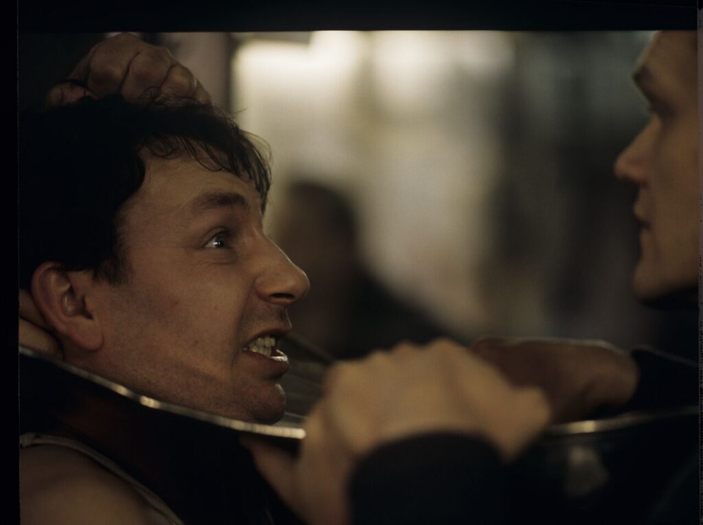 Owner of the currency exchange cureau (C. Pazura) in the scene of extorting confessions from Karolu (Z. Zamachowski)