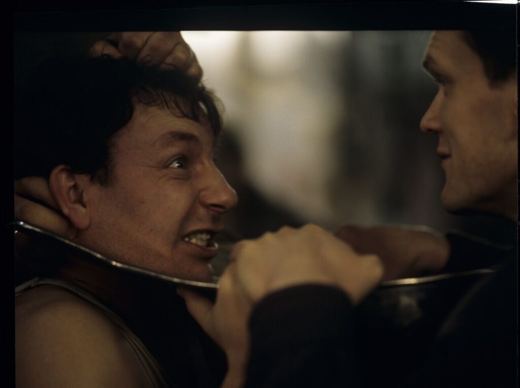 Owner of the currency exchange cureau (C. Pazura) in the scene of extorting confessions from Karolu (Z. Zamachowski)