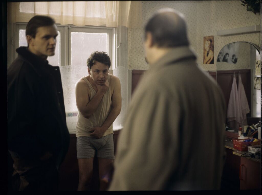 Owner of the currency exchange cureau (C. Pazura) in the scene of extorting confessions from Karolu (Z. Zamachowski)