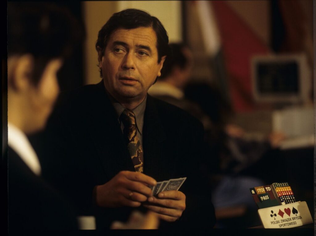 Janusz Gajos (playing the role of Mikołaj) at the card table where Karol found him.