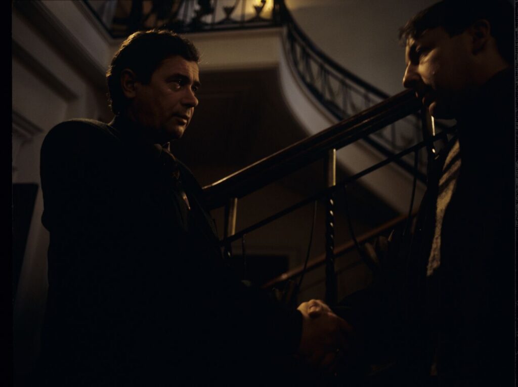 Meeting of Karol (Zbigniew Zamachowski) with Mikołaj (Janusz Gajos).