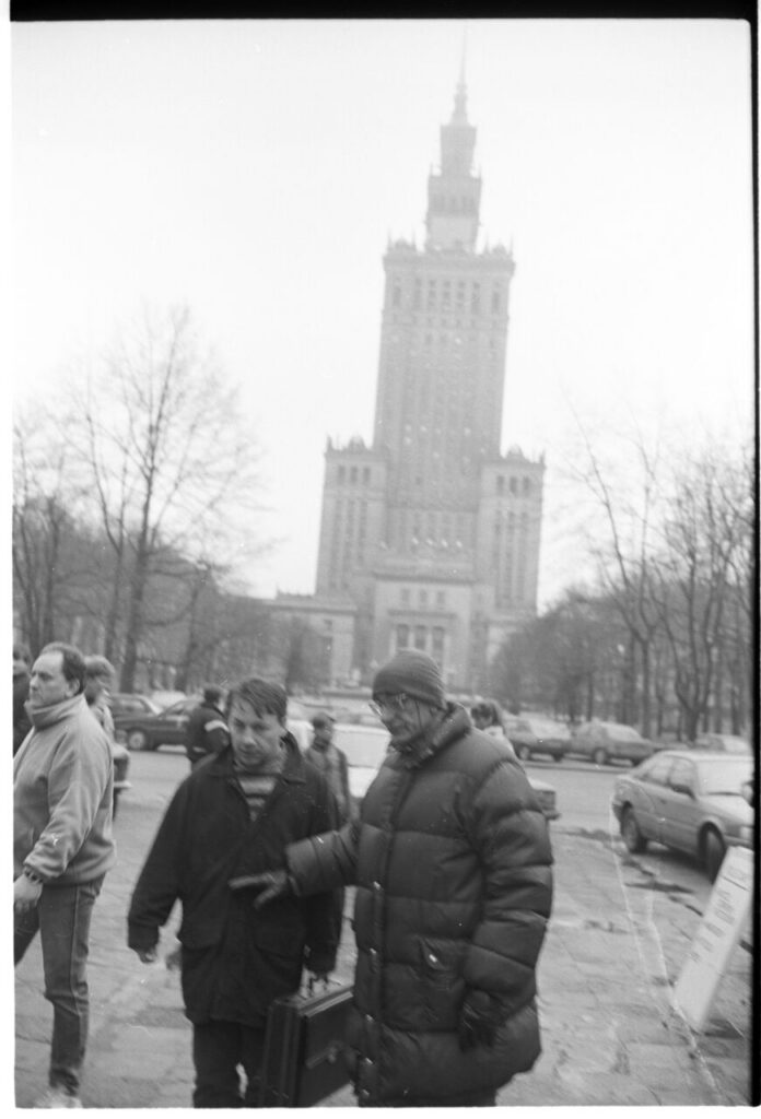K. Kieślowski (director) and Z. Zamachowski (playing Karol) on the set near the Palace of Culture and Science in Warsaw.