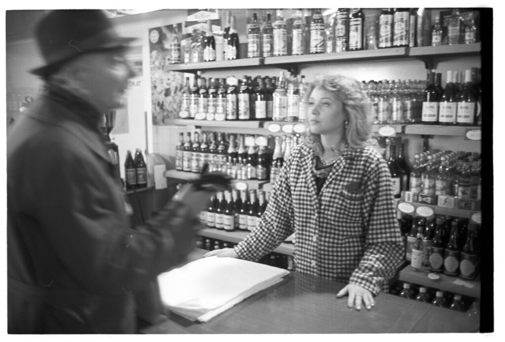 The interior of the shop where Karol intends to buy alcohol for the farmer.
