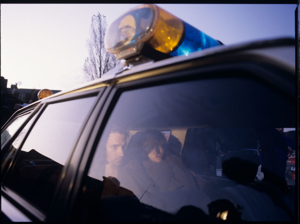 Valentine (Jacob) i Auguste (Lorit) jako jedni z nielicznych rozbitków uratowanych po katastrofie promu płynącego do Anglii.