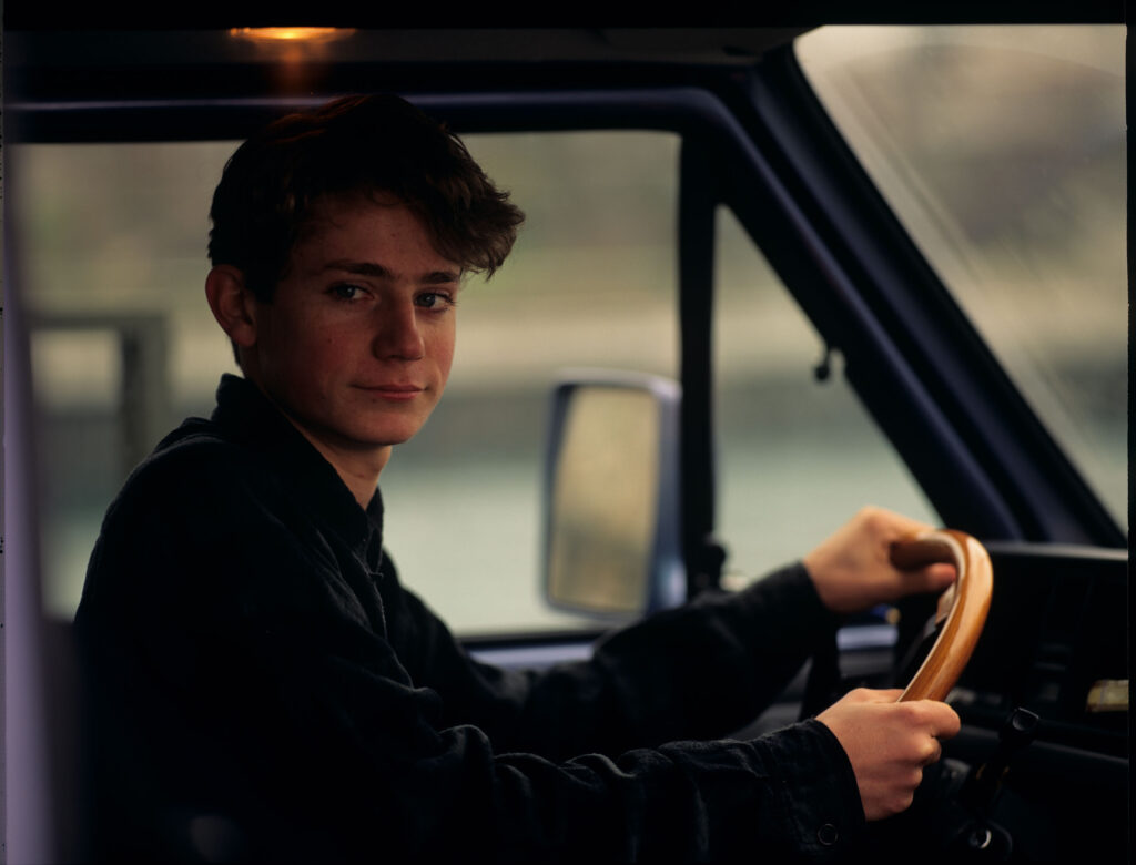 Marc, brat Valentine (Leo Ramseyer). Ostatecznie w filmie pojawia się tylko w gazecie oraz w opowieściach Valentine.