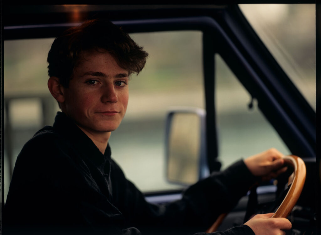 Marc, brat Valentine (Leo Ramseyer). Ostatecznie w filmie pojawia się tylko w gazecie oraz w opowieściach Valentine.