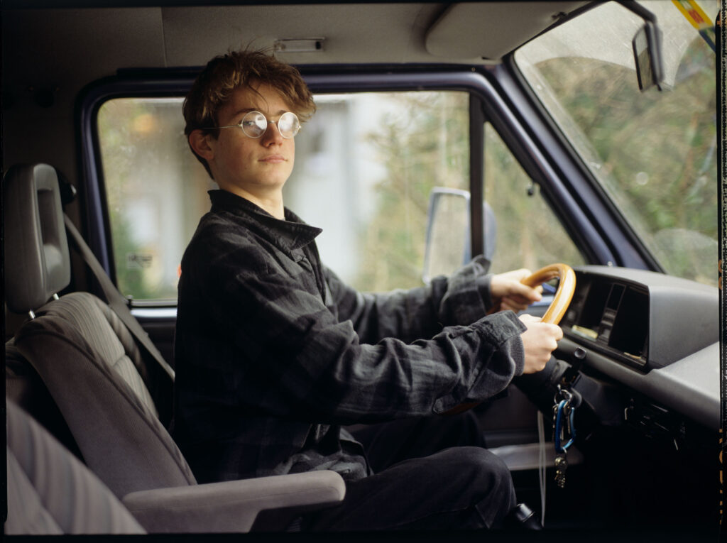 Brat Valentine, Marc (Leo Ramseyer). Ostatecznie w filmie słyszymy tylko jego głos podczas rozmowy telefonicznej z siostrą.