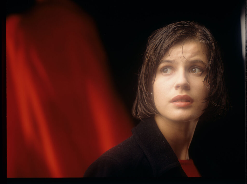 Główna bohaterka filmu Valentine (Irène Jacob).