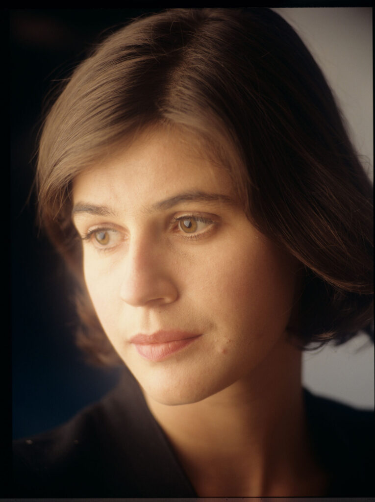 The main character of the movie Valentine (Irène Jacob).