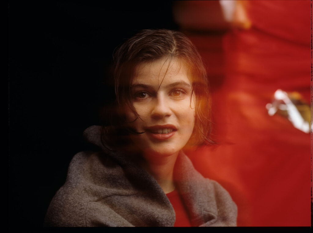 Główna bohaterka filmu Valentine (Irène Jacob).