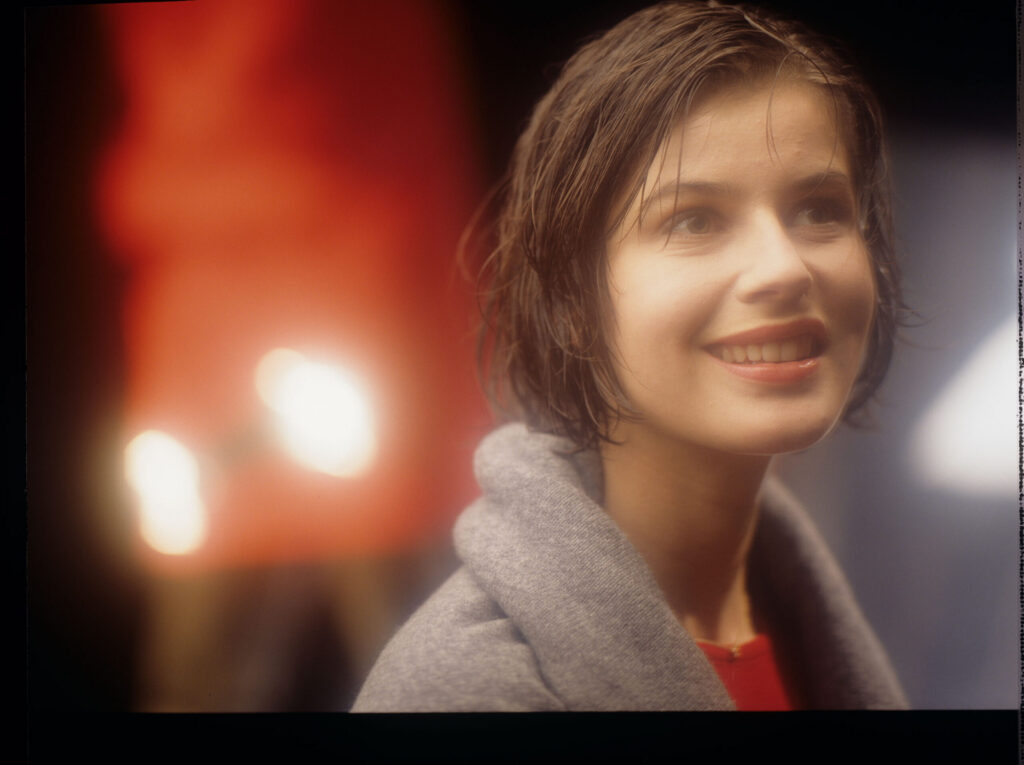 The main character of the movie Valentine (Irène Jacob).