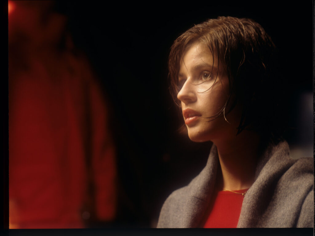Główna bohaterka filmu Valentine (Irène Jacob).