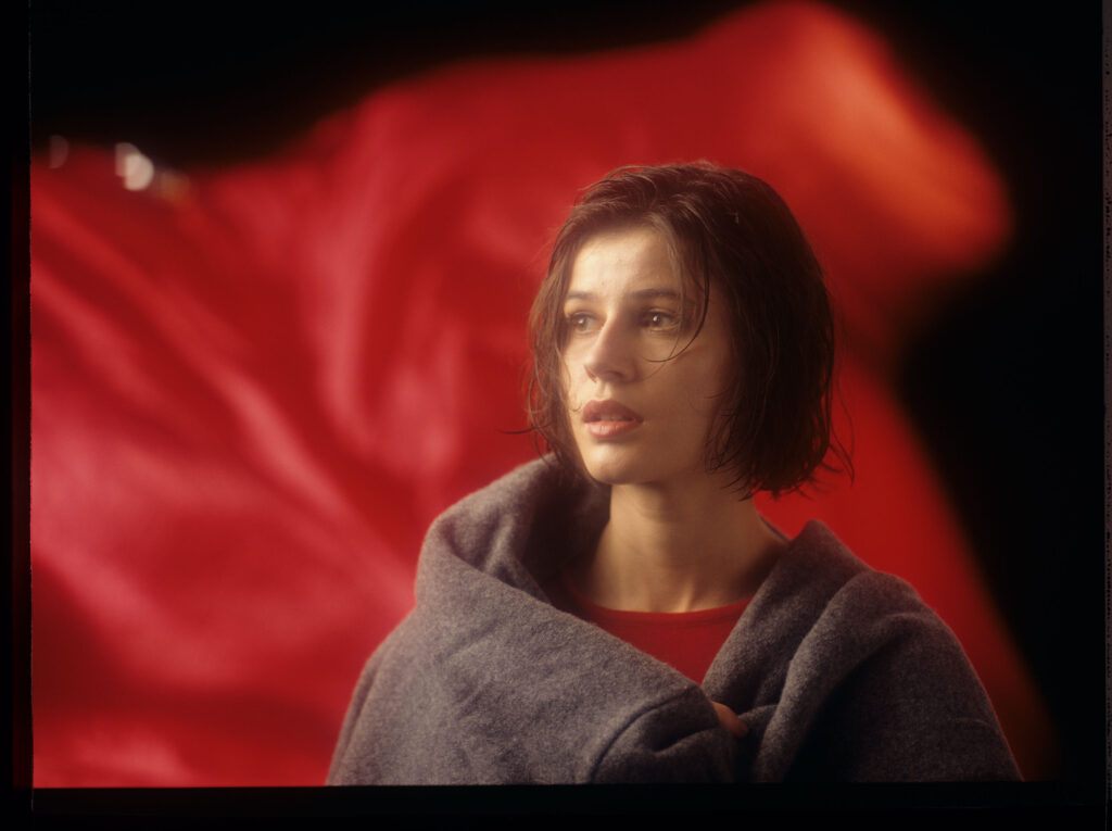 Główna bohaterka filmu Valentine (Irène Jacob).