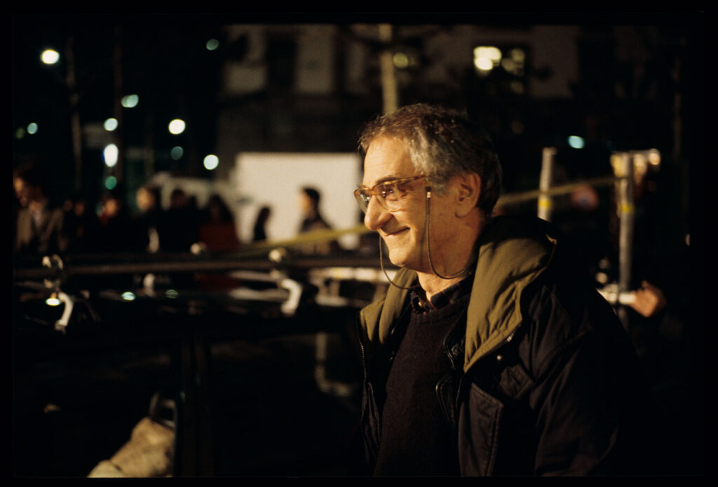 Nocny plan zdjęciowy na ulicach Genewy. Na zdjęciu Krzysztof Kieślowski (reżyser).