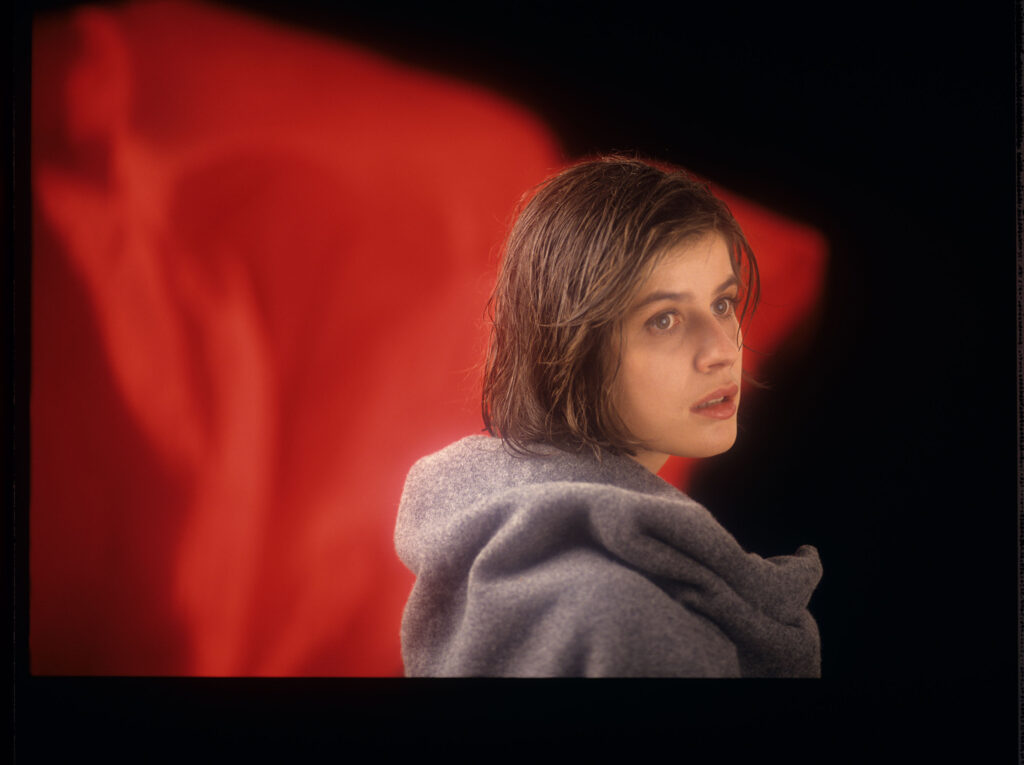 Główna bohaterka filmu Valentine (Irène Jacob).