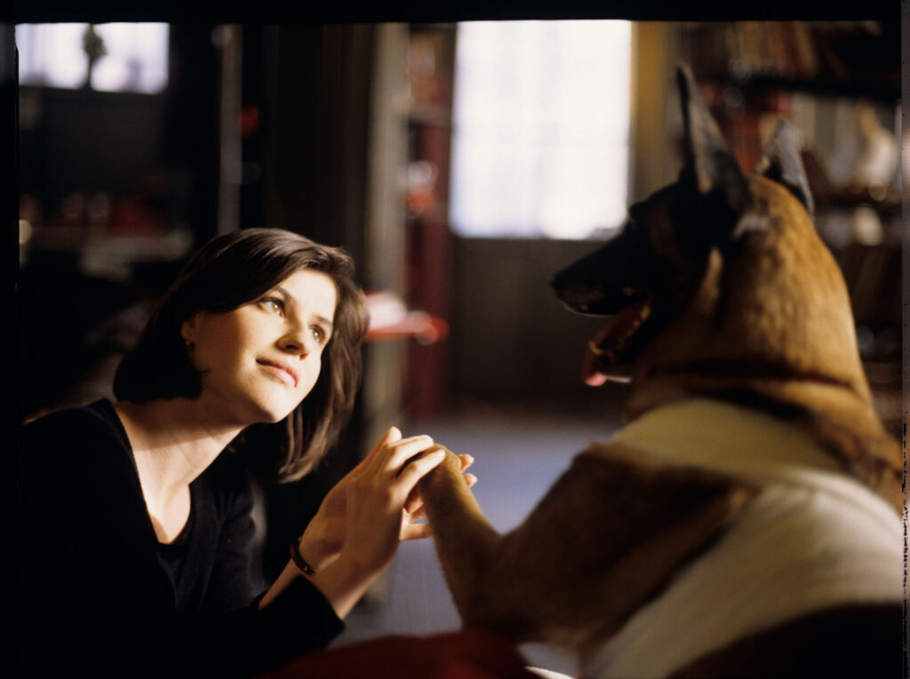 Valentine (Irène Jacob) with her dog Rita.