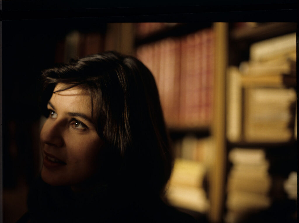 Valentine (Irène Jacob) in the judge's apartment.