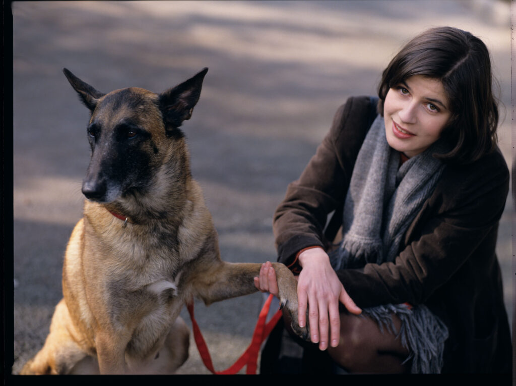 Valentine (Irène Jacob) z psem Ritą.