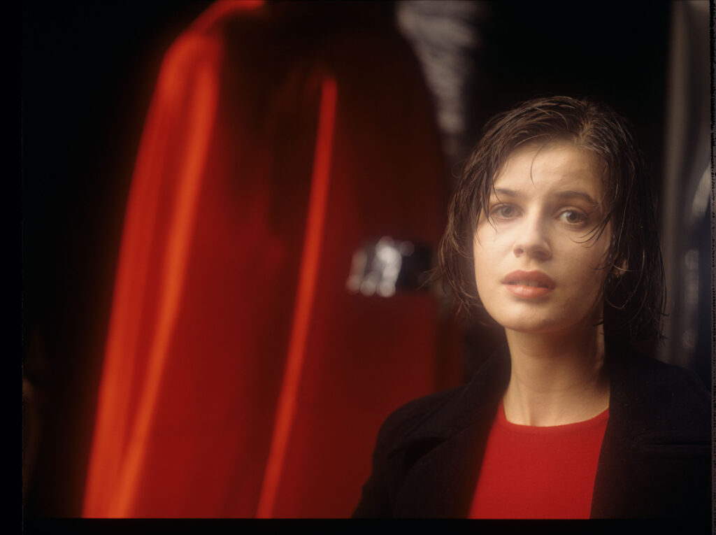 Główna bohaterka filmu Valentine (Irène Jacob).