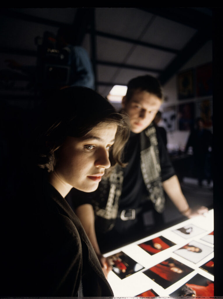 Filming the scene in the photo studio where photographer Samuel Le Bihan asks Valentine to select photos for the billboard.
