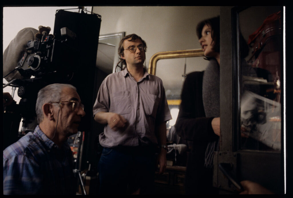 Krzysztof Kieślowki (director), Piotr Sobociński (cinematographer) and Irène Jacob (playing Valentine) on the set.