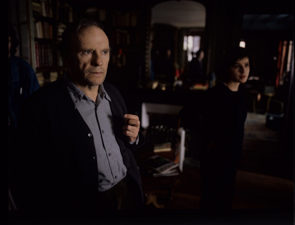 Retired judge Joseph Kern (Jean-Louis Trintignant) and Valentine (Irène Jacob) in the judge's apartment.