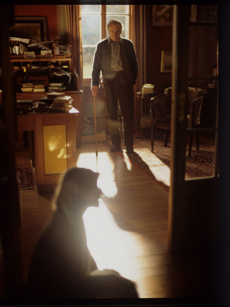 Retired judge Joseph Kern (Jean-Louis Trintignant) and Valentine (Irène Jacob) in the judge's apartment.