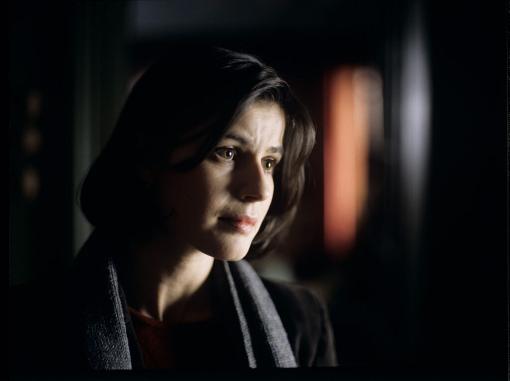The main character of the movie Valentine (Irène Jacob).